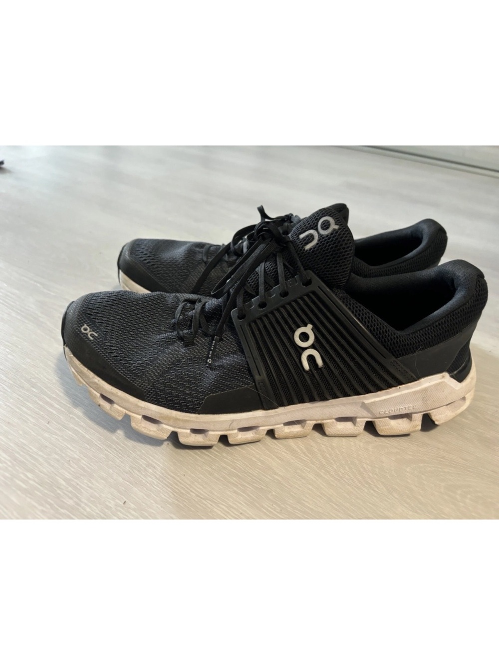 On Running Black and White Men’s Athletic Running Shoes 7.5 W